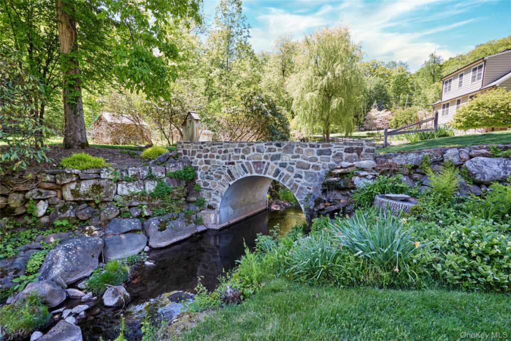 116 S Mountain Road, New City, NY 10956 - Photo 8 of 50