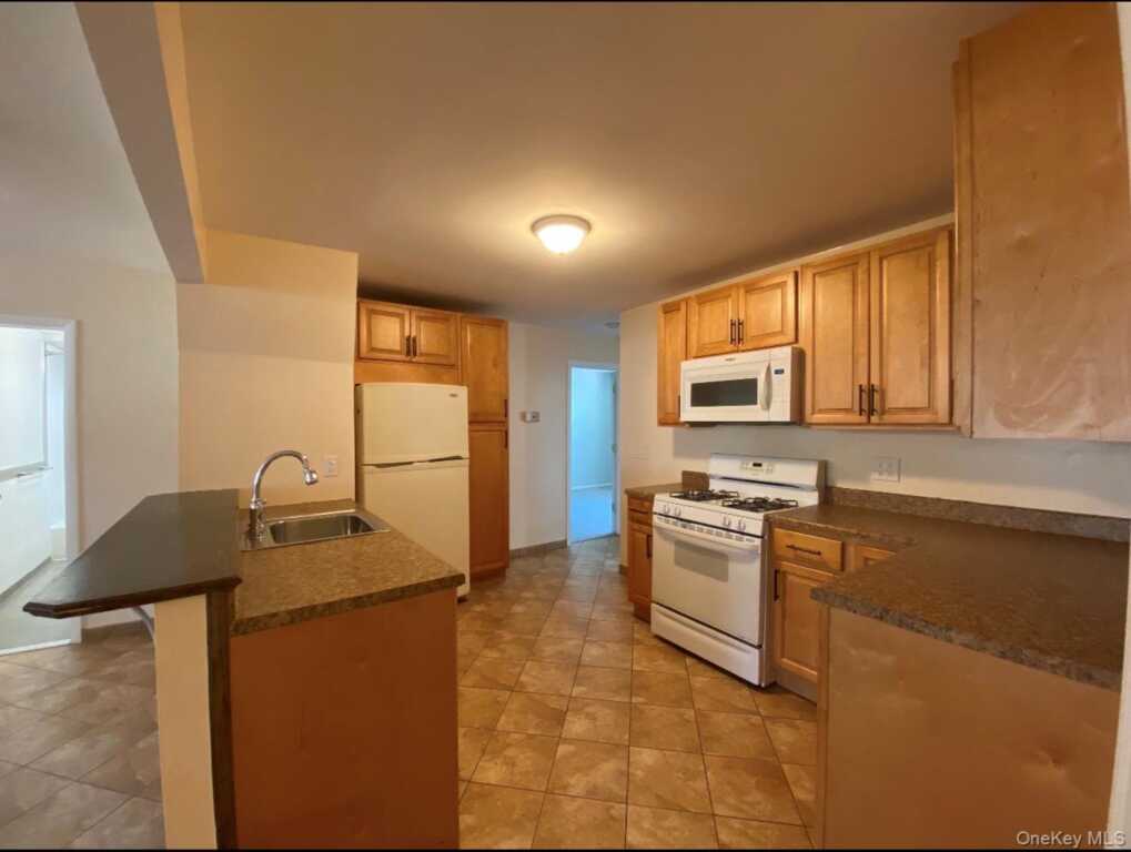 8 Birchwood Avenue, Nanuet, NY 10954
