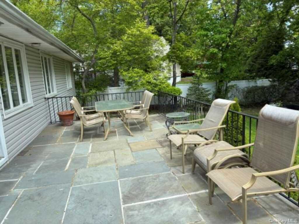 727 Wilmot Road, New Rochelle, NY 10583 - Photo 12 of 18