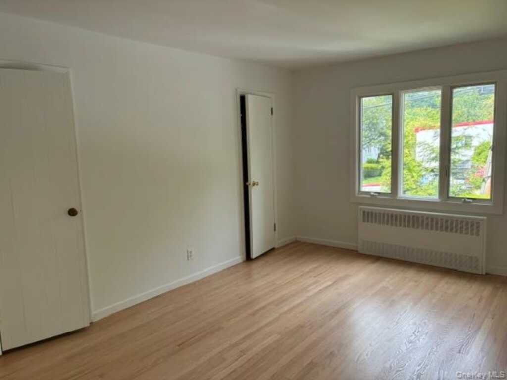 727 Wilmot Road, New Rochelle, NY 10583 - Photo 7 of 18