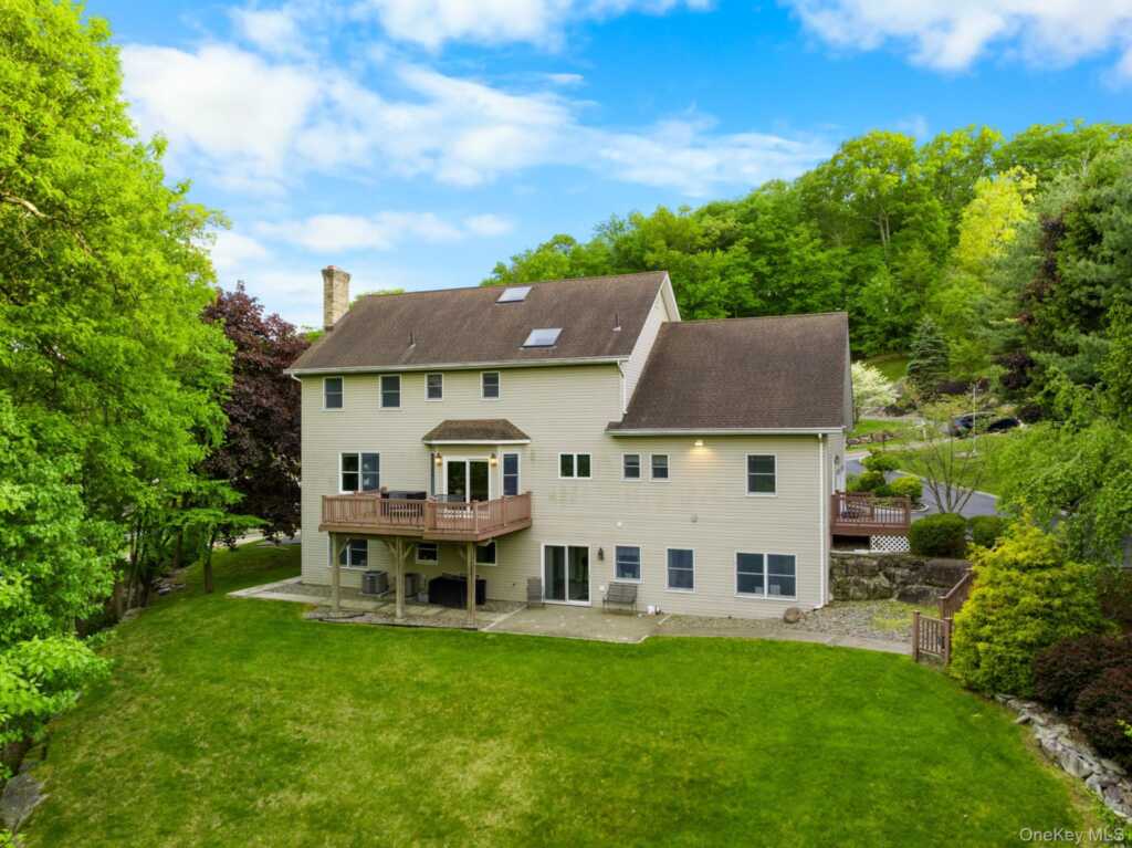 35 Pyngyp Road, Stony Point, NY 10980 - Photo 2 of 35