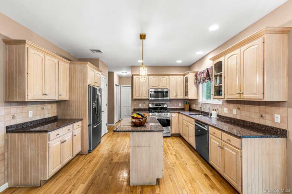35 Pyngyp Road, Stony Point, NY 10980 - Photo 7 of 35