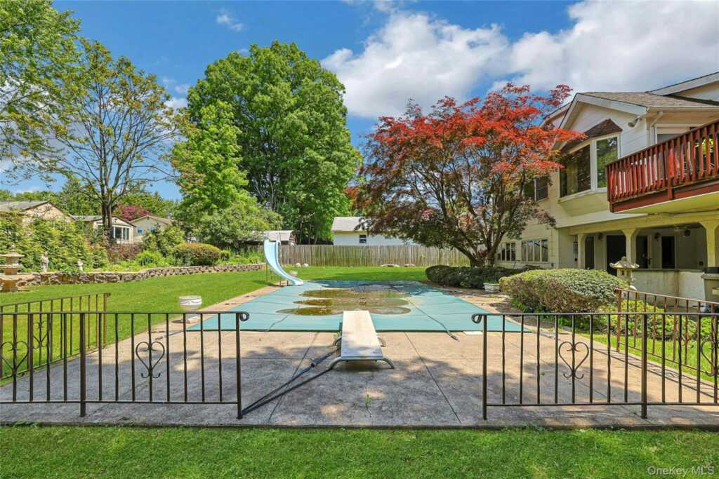 25 Tennyson Drive, Nanuet, NY 10954