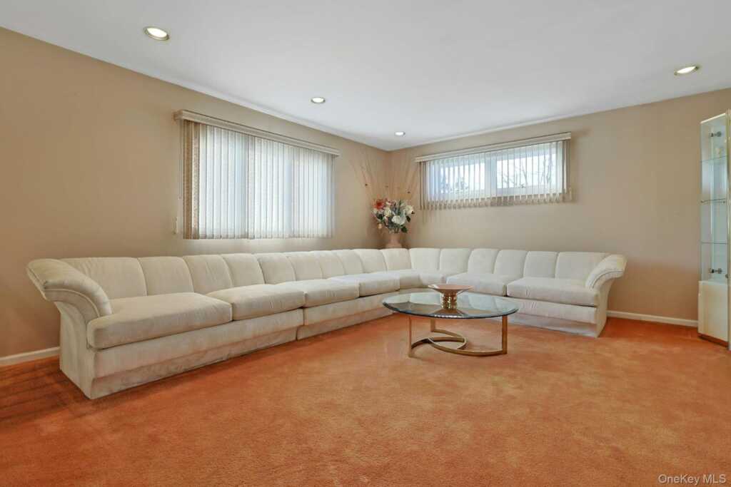 25 Tennyson Drive, Nanuet, NY 10954 - Photo 10 of 36