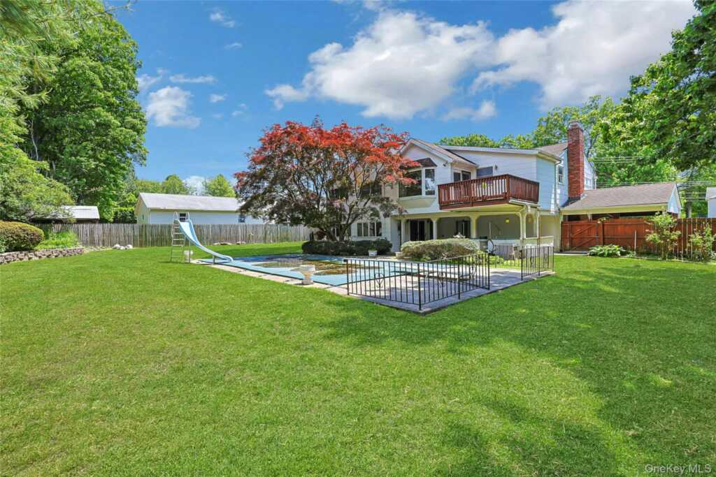25 Tennyson Drive, Nanuet, NY 10954 - Photo 3 of 36