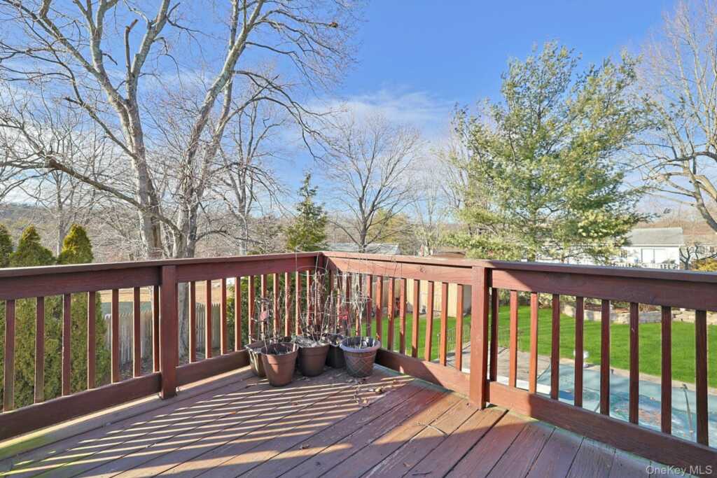 25 Tennyson Drive, Nanuet, NY 10954 - Photo 34 of 36