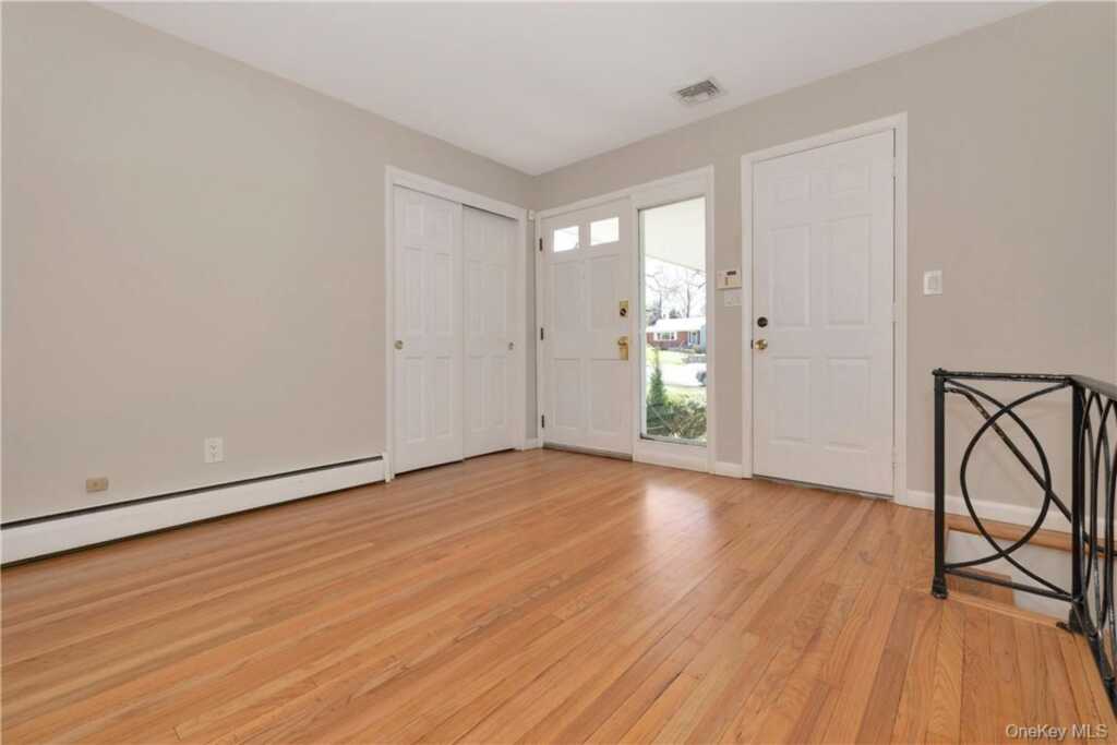 3 Lea Place, Rye, NY 10580 - Photo 2 of 32