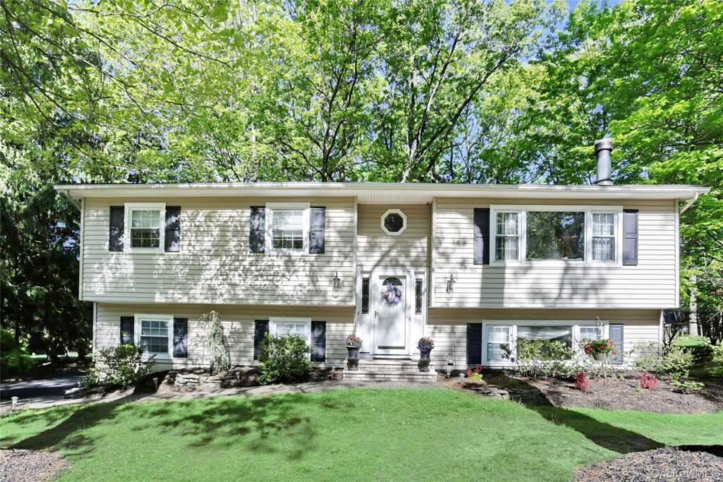3 Durham Lane, Suffern, NY 10901 - Photo 2 of 34