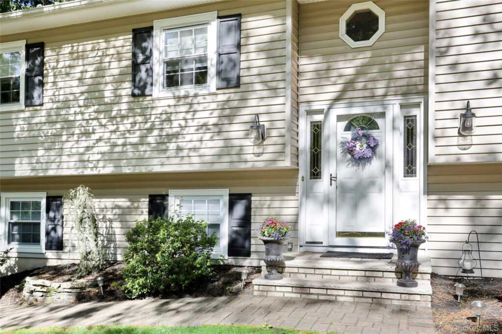 3 Durham Lane, Suffern, NY 10901 - Photo 3 of 34
