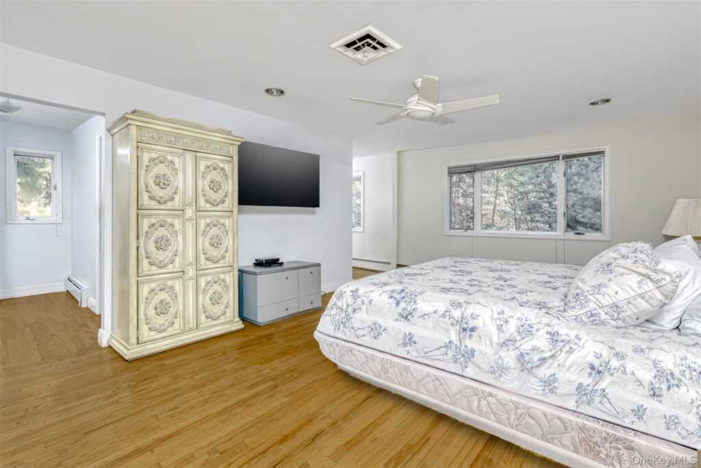 8 Kings Gate Road, Suffern, NY 10901 - Photo 13 of 23