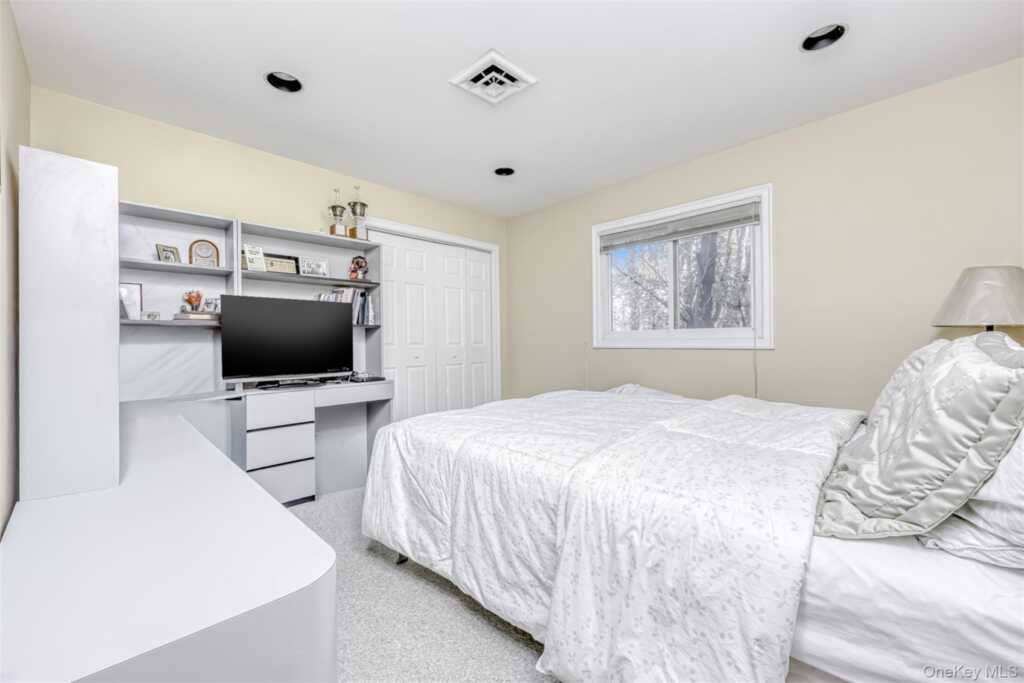 8 Kings Gate Road, Suffern, NY 10901 - Photo 16 of 23