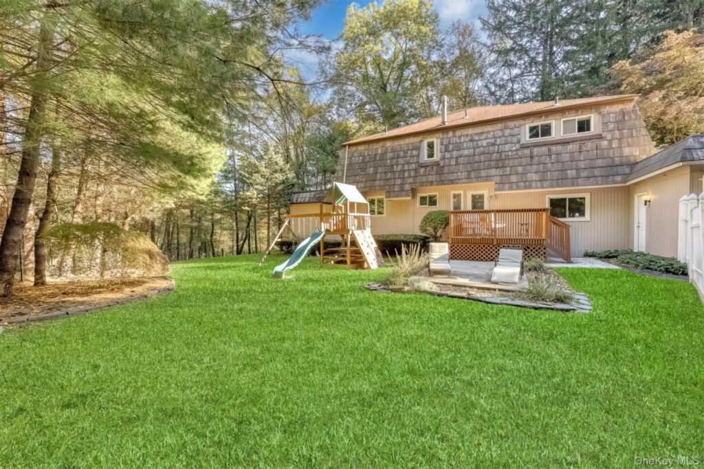8 Kings Gate Road, Suffern, NY 10901 - Photo 21 of 23