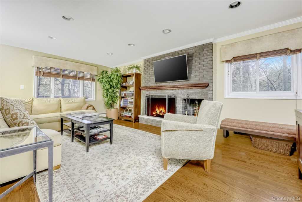 8 Kings Gate Road, Suffern, NY 10901 - Photo 5 of 23