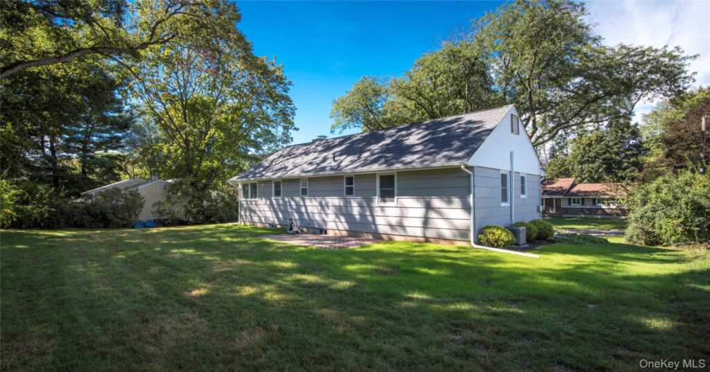 16 Elmwood Drive, New City, NY 10956 - Photo 4 of 21