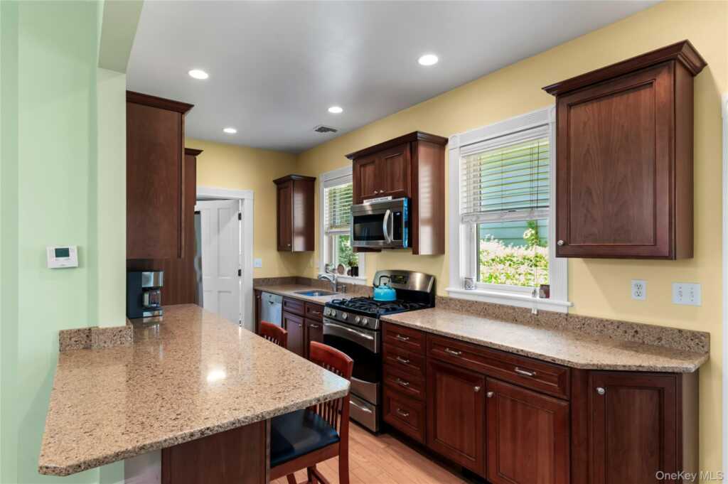 35 4th Avenue, Nyack, NY 10960 - Photo 17 of 41