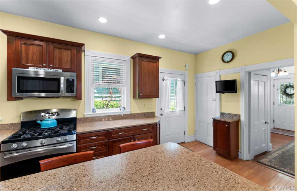 35 4th Avenue, Nyack, NY 10960 - Photo 20 of 41