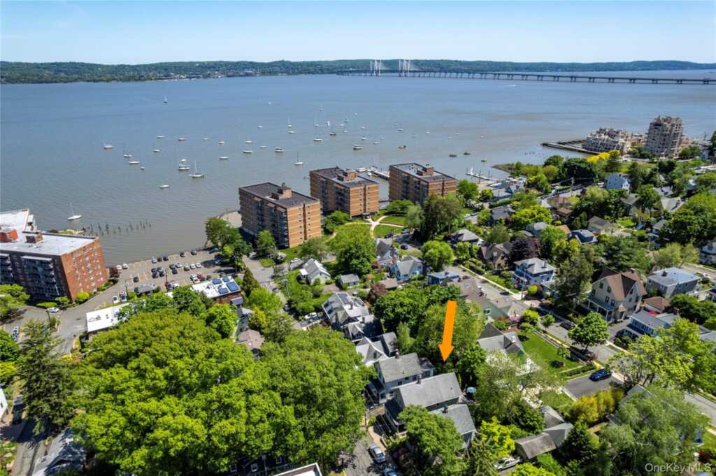 35 4th Avenue, Nyack, NY 10960 - Photo 3 of 41