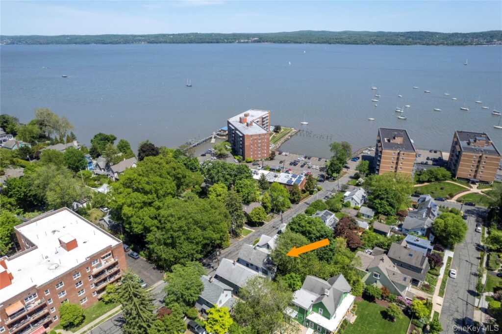 35 4th Avenue, Nyack, NY 10960 - Photo 4 of 41