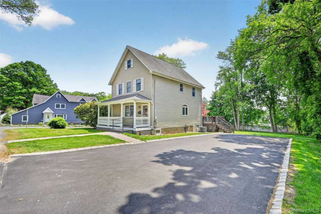 106 Cedar Avenue, Pearl River, NY 10965 - Photo 2 of 34