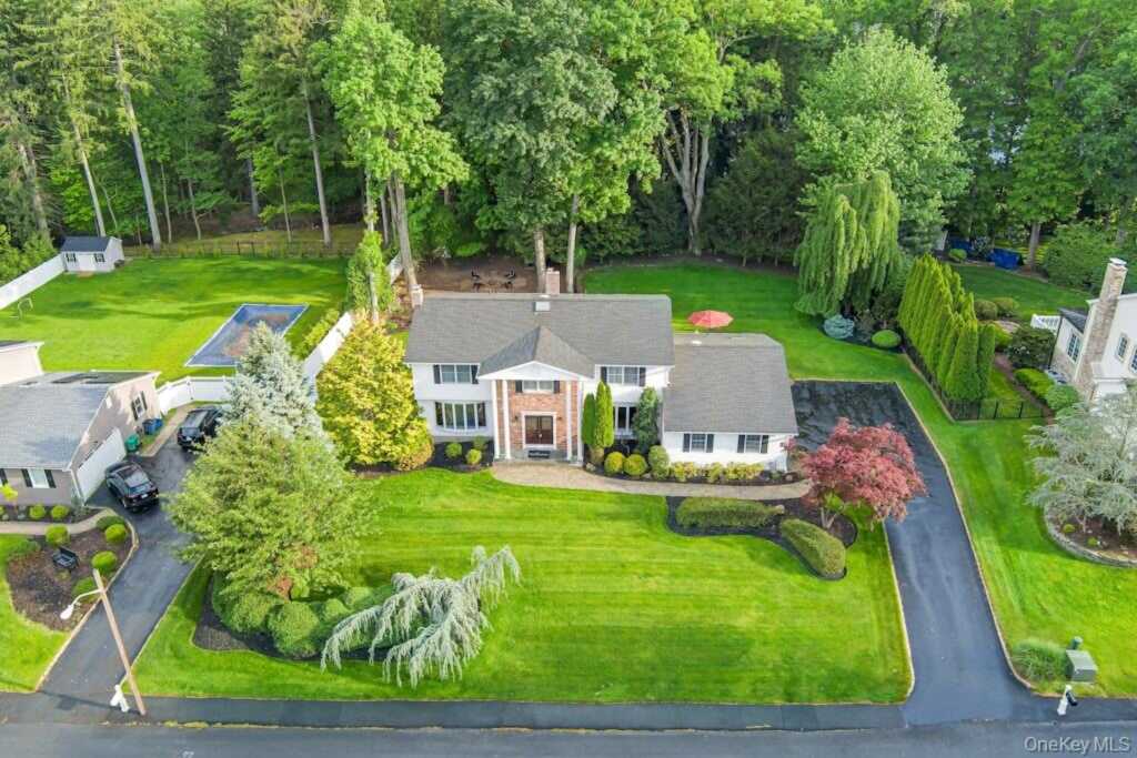 27 Rochelle Drive, New City, NY 10956 - Photo 4 of 38