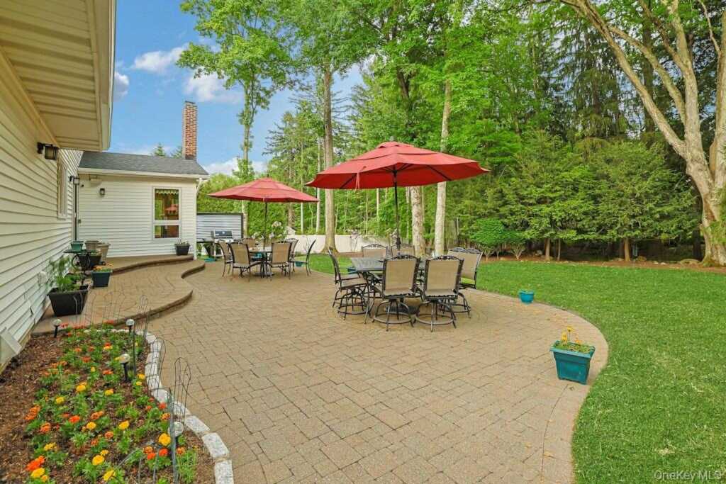 27 Rochelle Drive, New City, NY 10956 - Photo 6 of 38