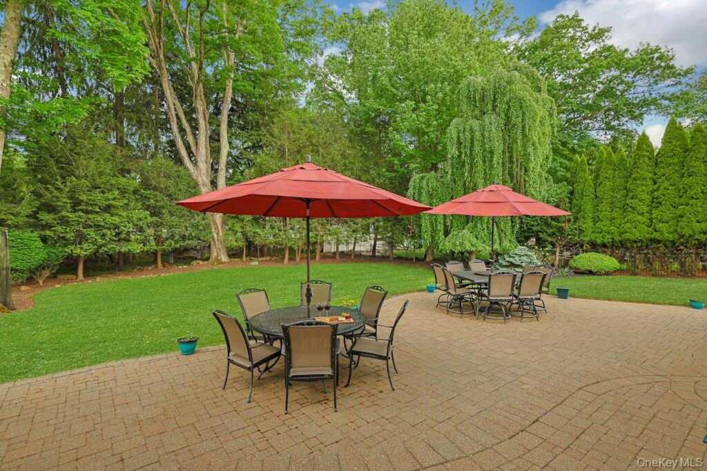 27 Rochelle Drive, New City, NY 10956 - Photo 7 of 38
