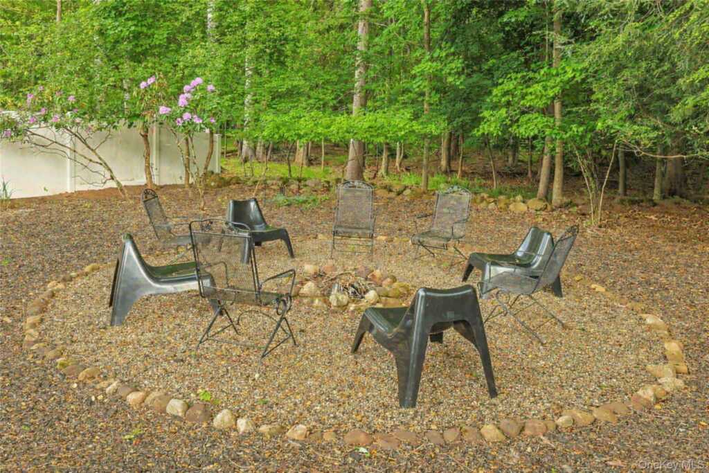 27 Rochelle Drive, New City, NY 10956 - Photo 8 of 38