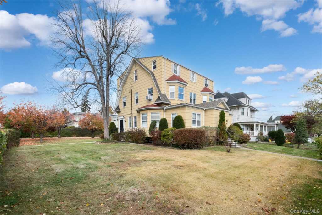 29-31 Edgewood Park, New Rochelle, NY 10801 - Photo 2 of 42