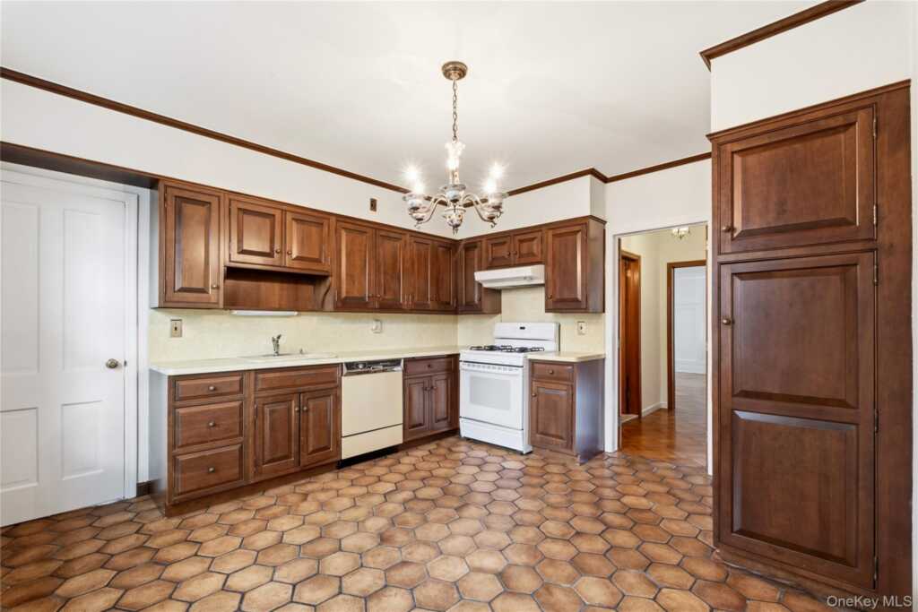 29-31 Edgewood Park, New Rochelle, NY 10801 - Photo 9 of 42