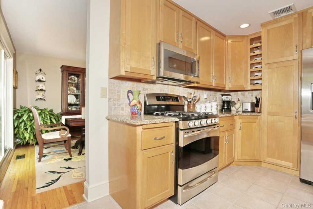 245 W Central Avenue, Pearl River, NY 10965 - Photo 12 of 50