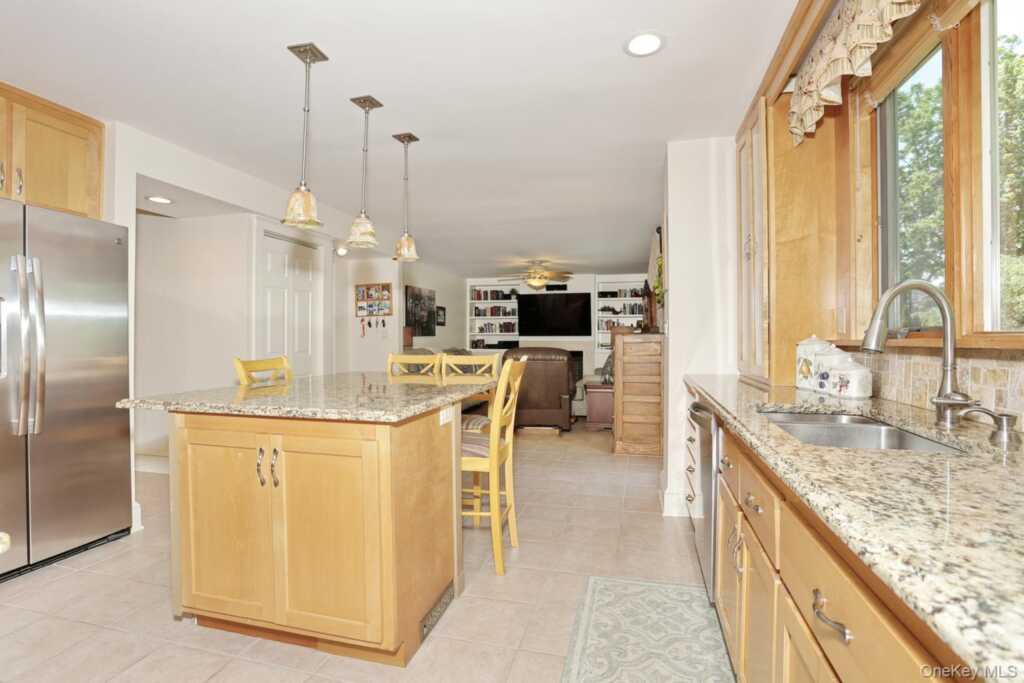 245 W Central Avenue, Pearl River, NY 10965 - Photo 13 of 50