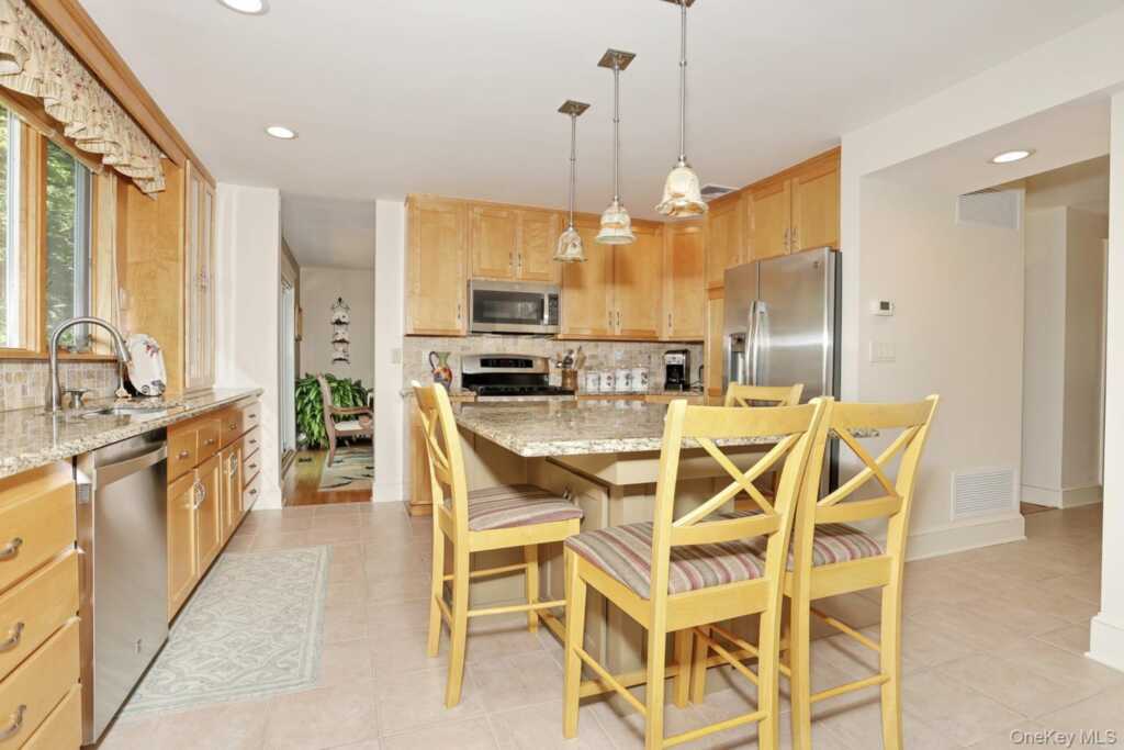 245 W Central Avenue, Pearl River, NY 10965 - Photo 14 of 50