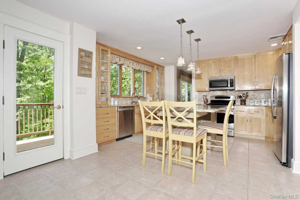 245 W Central Avenue, Pearl River, NY 10965 - Photo 15 of 50