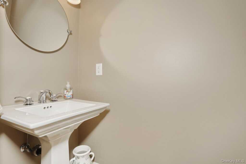 245 W Central Avenue, Pearl River, NY 10965 - Photo 19 of 50