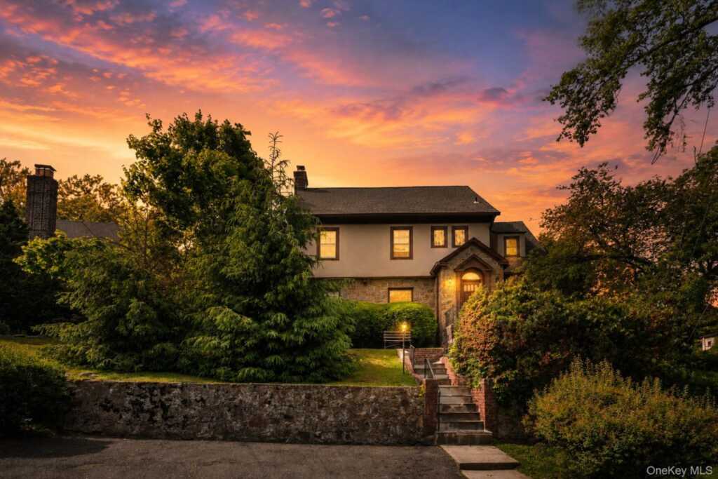 17 Old Orchard Road, New Rochelle, NY 10804