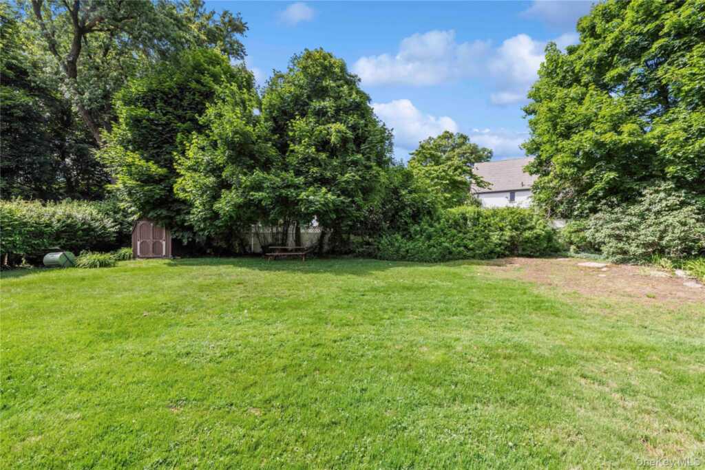 17 Old Orchard Road, New Rochelle, NY 10804 - Photo 27 of 32