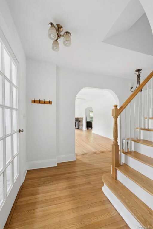 17 Old Orchard Road, New Rochelle, NY 10804 - Photo 3 of 32