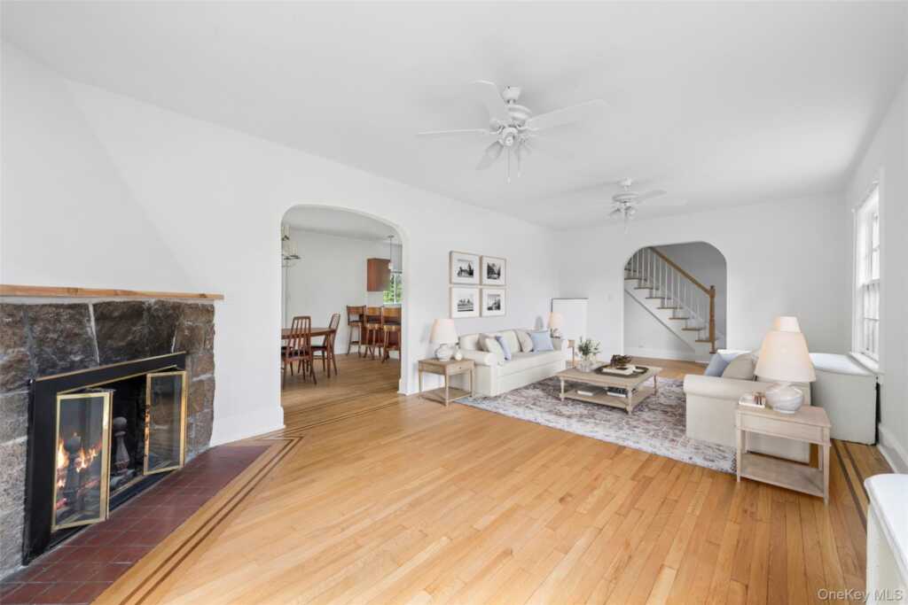 17 Old Orchard Road, New Rochelle, NY 10804 - Photo 5 of 32