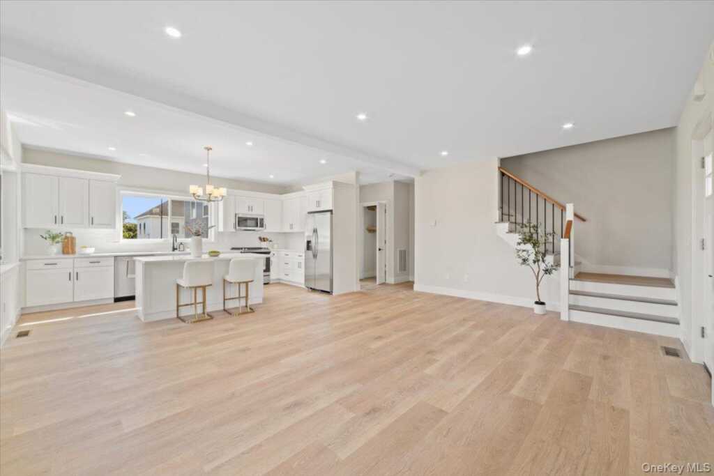 395 5th Avenue, New Rochelle, NY 10801 - Photo 5 of 26