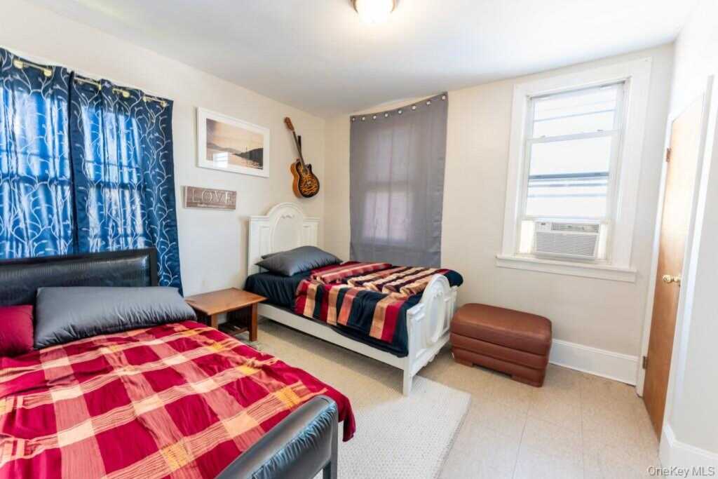 304 Lockwood Avenue, New Rochelle, NY 10801 - Photo 12 of 25