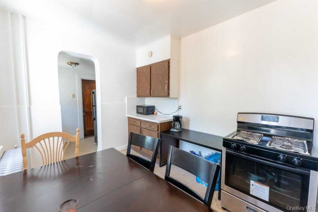 304 Lockwood Avenue, New Rochelle, NY 10801 - Photo 16 of 25