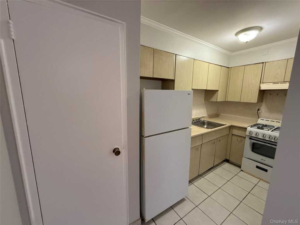 316 High Avenue, Unit #2D, Nyack, NY 10960 - Photo 7 of 11