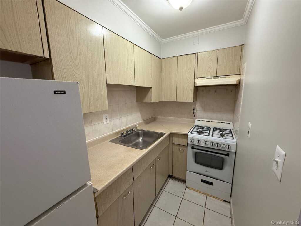 316 High Avenue, Unit #2D, Nyack, NY 10960 - Photo 8 of 11
