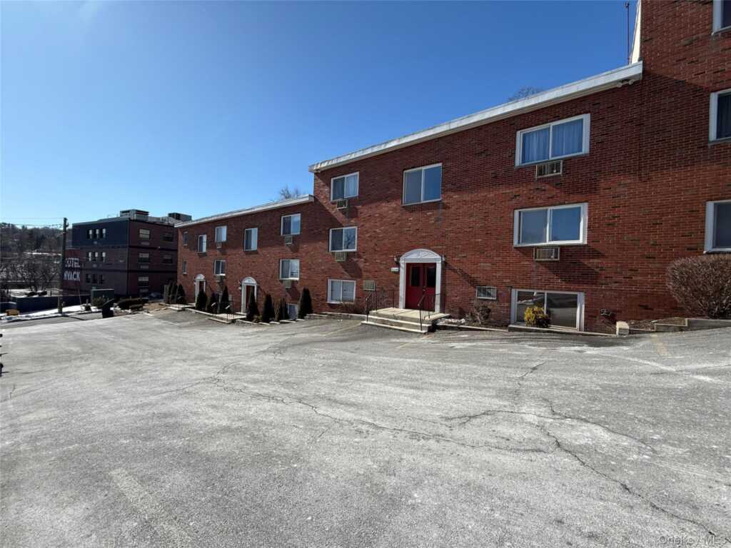 316 High Avenue, Unit #2D, Nyack, NY 10960 - Photo 9 of 11