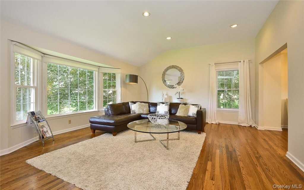 9 Franklin Avenue, Rye, NY 10580 - Photo 4 of 36