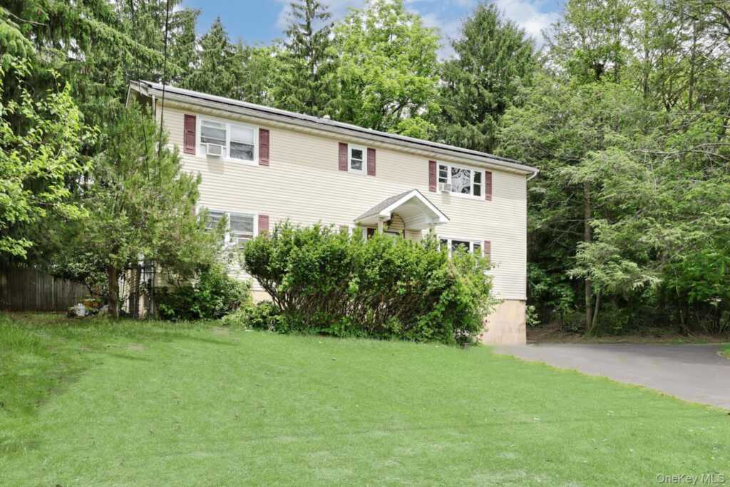 7 Olin Drive, Nanuet, NY 10954 - Photo 2 of 30