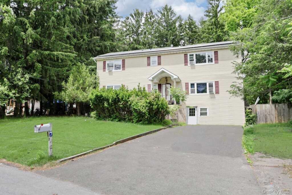7 Olin Drive, Nanuet, NY 10954 - Photo 3 of 30