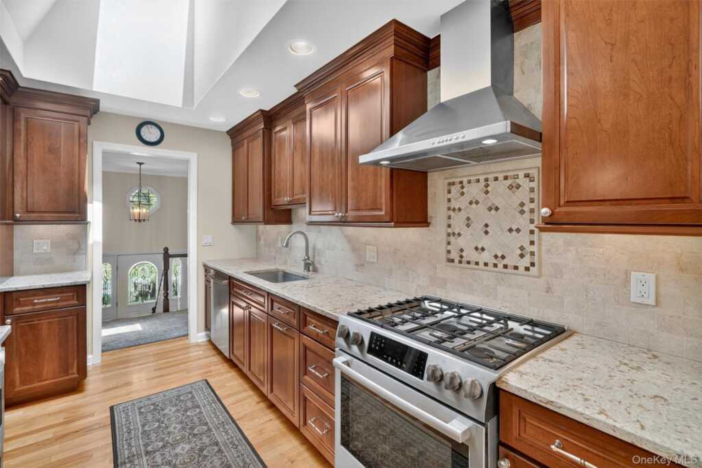6 Sterling Forest Lane, Suffern, NY 10901 - Photo 10 of 46