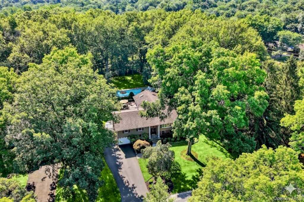 6 Sterling Forest Lane, Suffern, NY 10901 - Photo 2 of 46