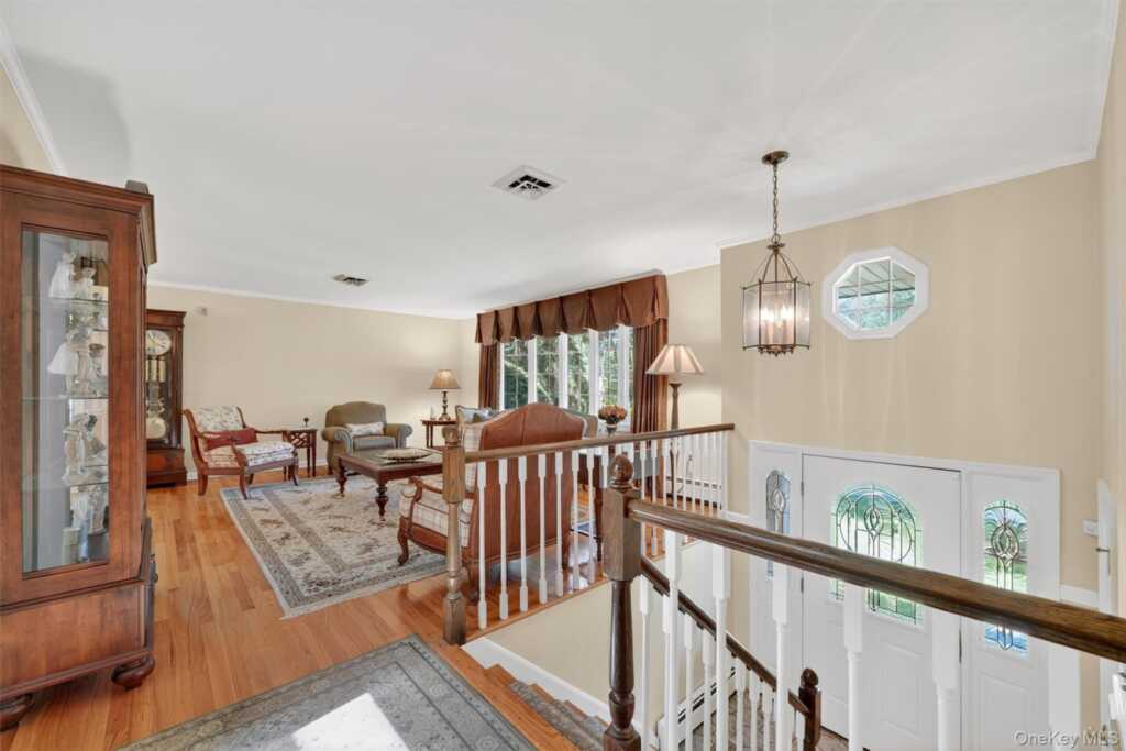 6 Sterling Forest Lane, Suffern, NY 10901 - Photo 4 of 46
